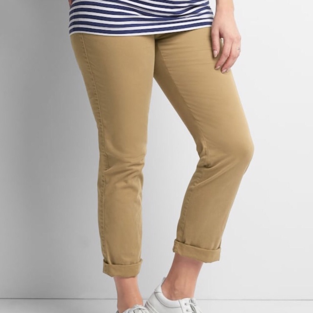 GAP maternity Best Girlfriend crop cut pants.