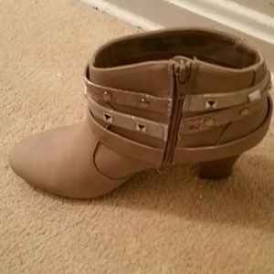 JENNIFER LOPEZ TAUPE BOOTIES