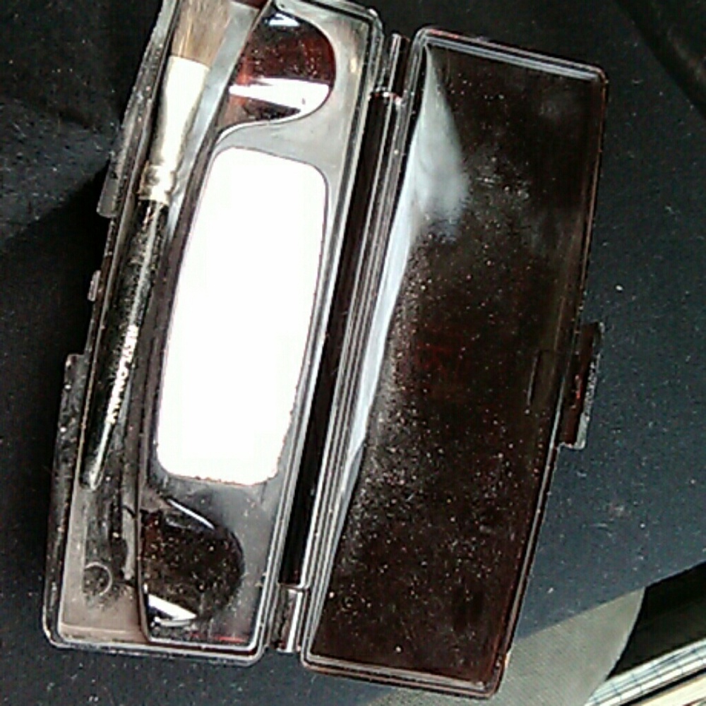 REVLON BRUSH ON EYESHADOW