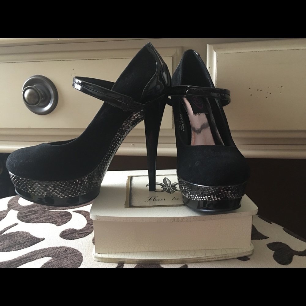 Platform Heels - Picture 2 of 4