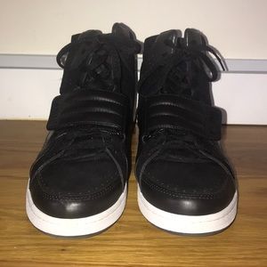 Men’s Converse Cons high top sneakers