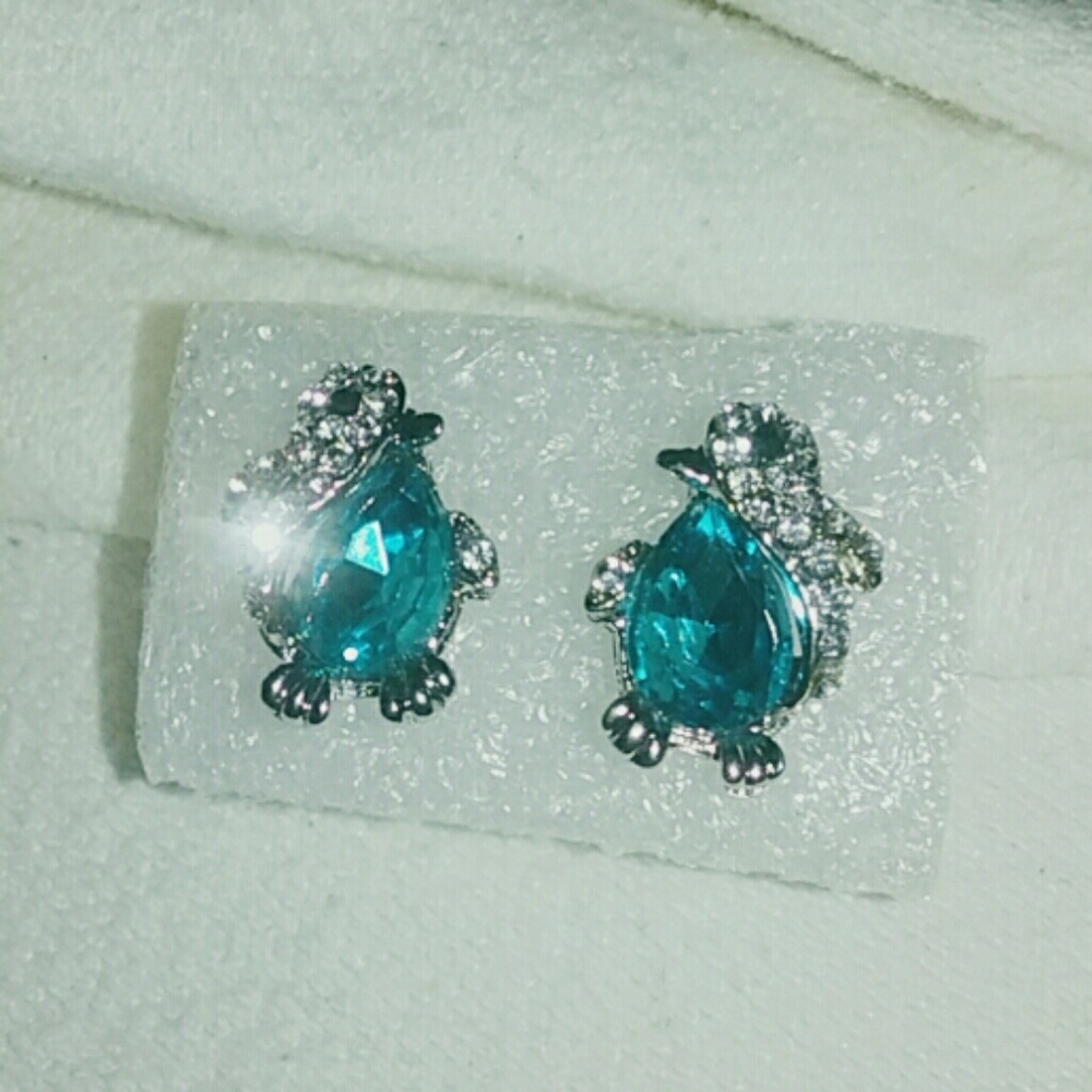 Aqua and crystal Penguin 🐧earrings. So Cute! 🐧