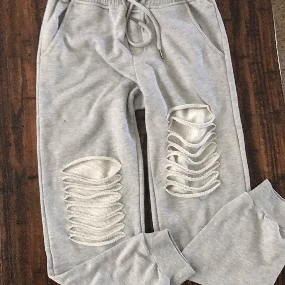 🖤DESTROYED SWEATS🖤