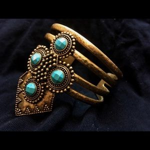 Beautiful turquoise/gold bracelet!!
