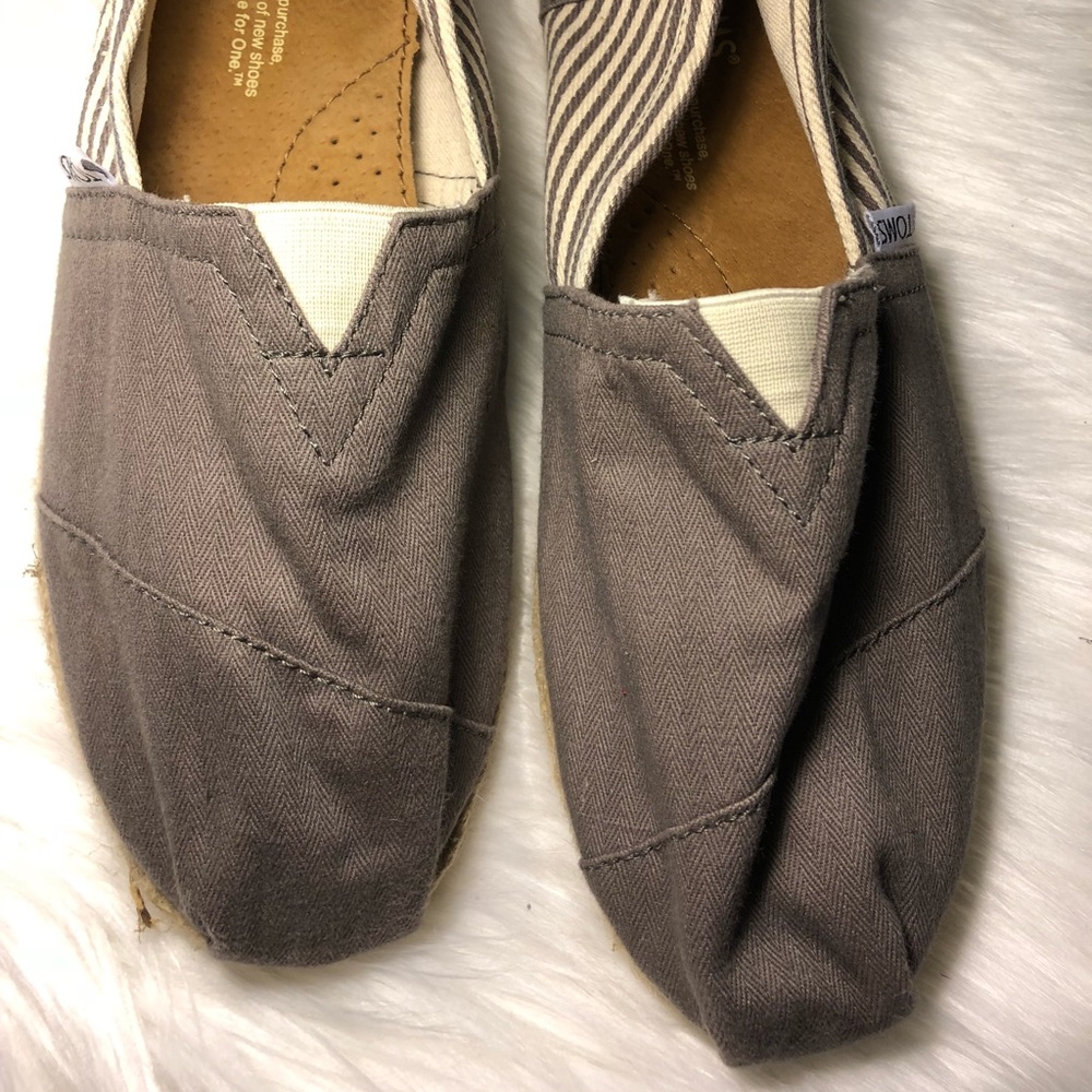 Authentic NWOT Toms Espadrilles-Gray