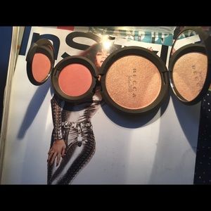 Becca Champagne Pop highlight /Flowerchild Blush