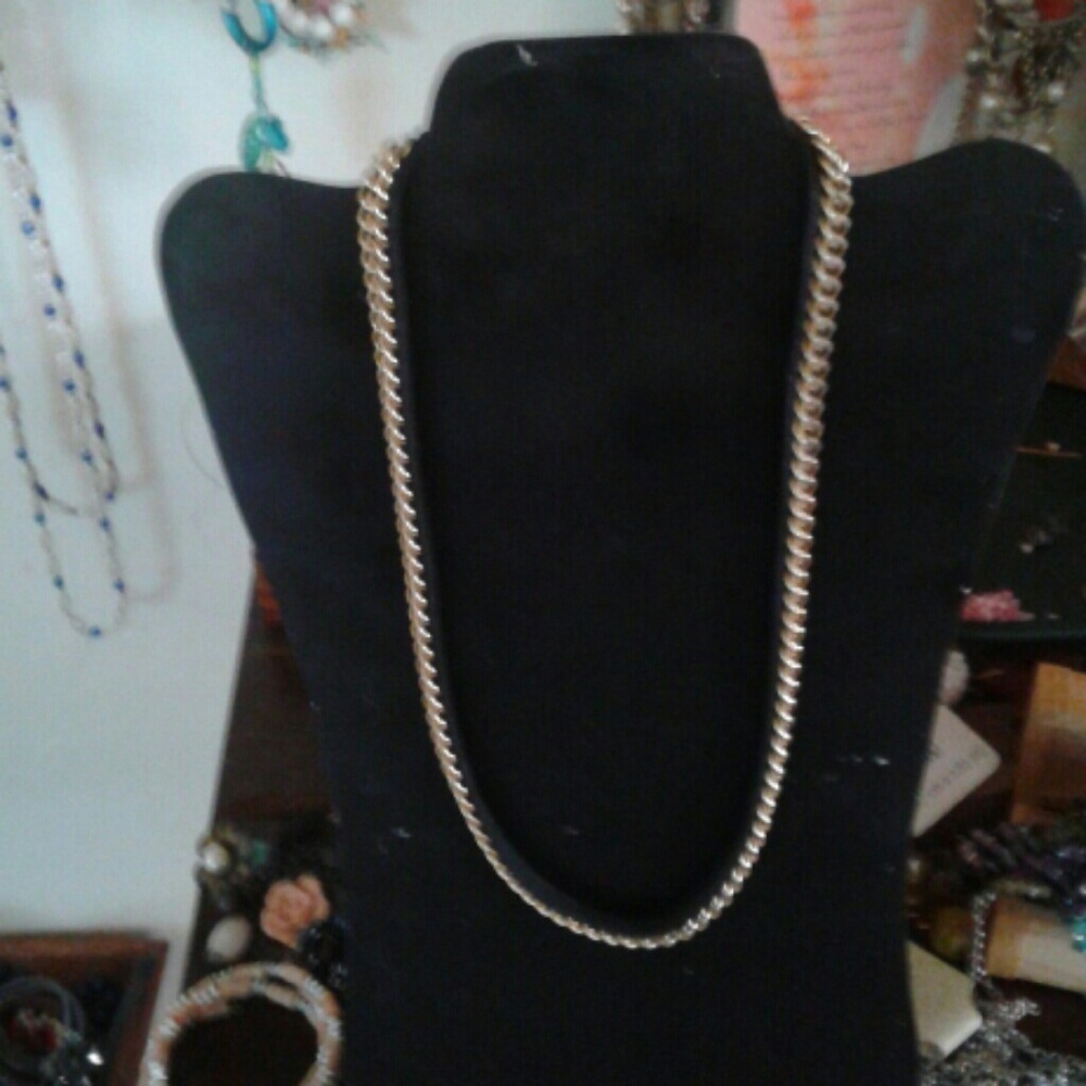 Yik fueng gold chain leather necklace