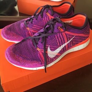 Nike free fly knit shoes