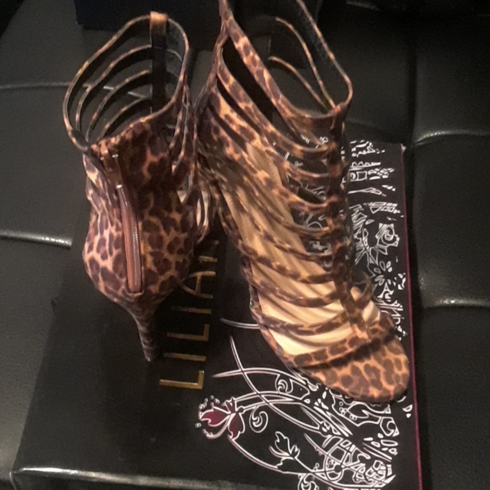 Shoes - Picture 1 of 4