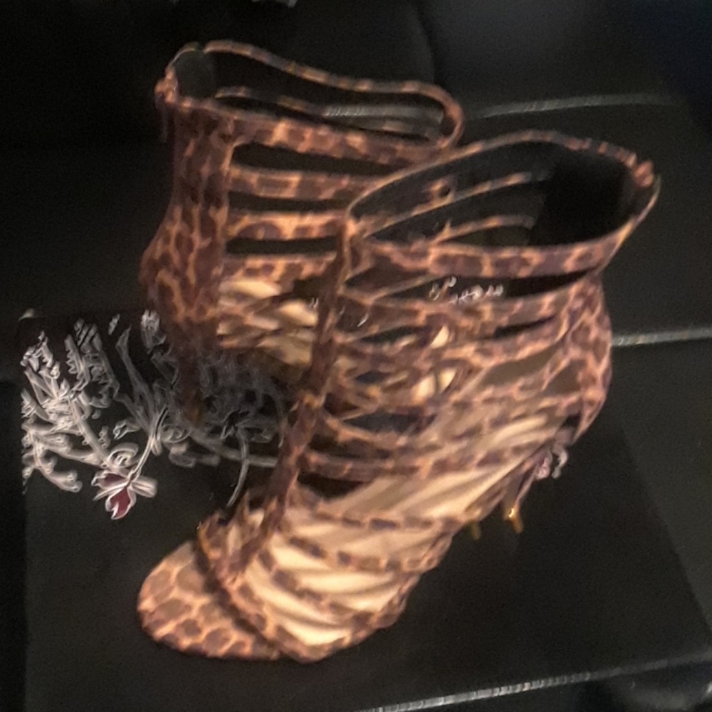 Shoes - Picture 2 of 4