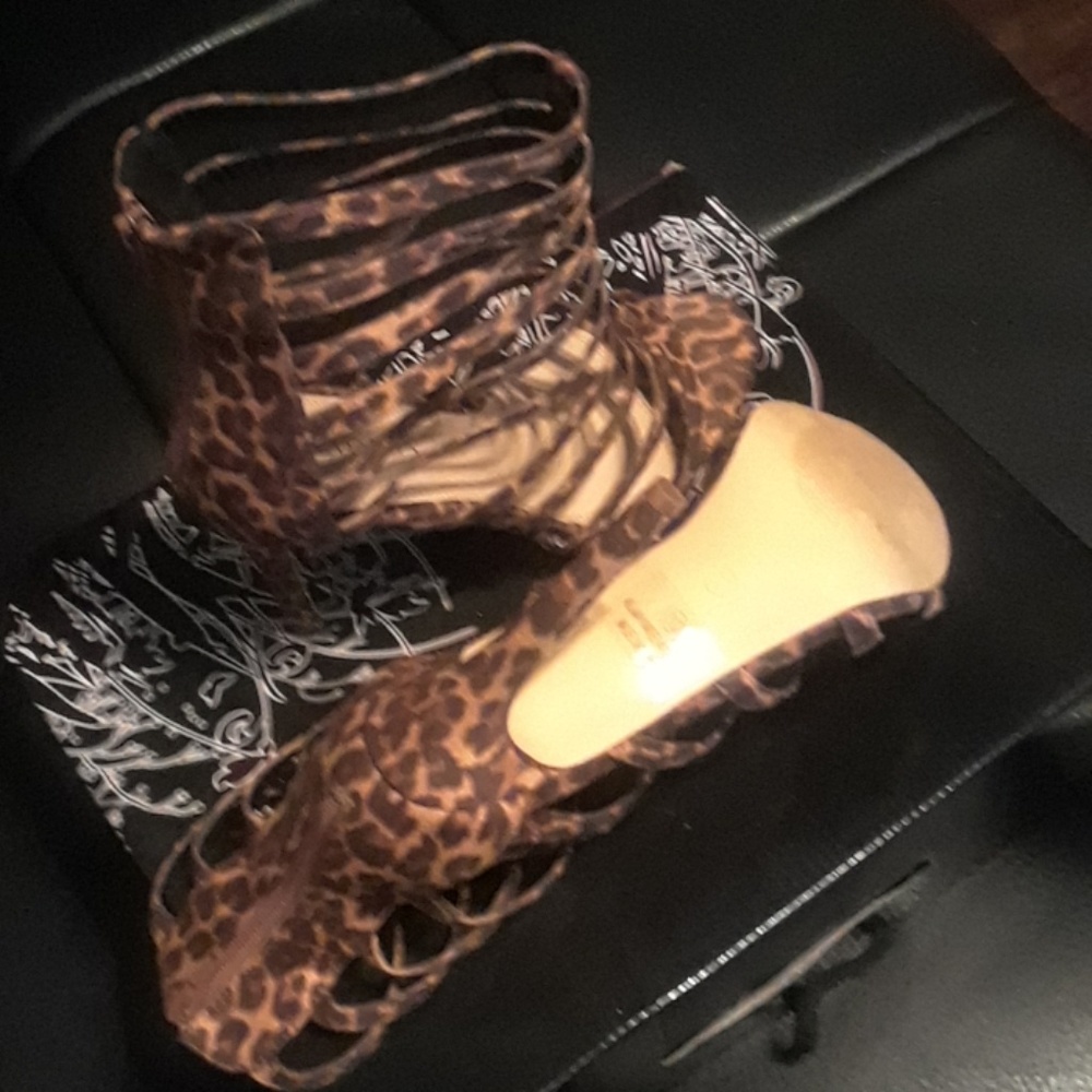 Shoes - Picture 3 of 4