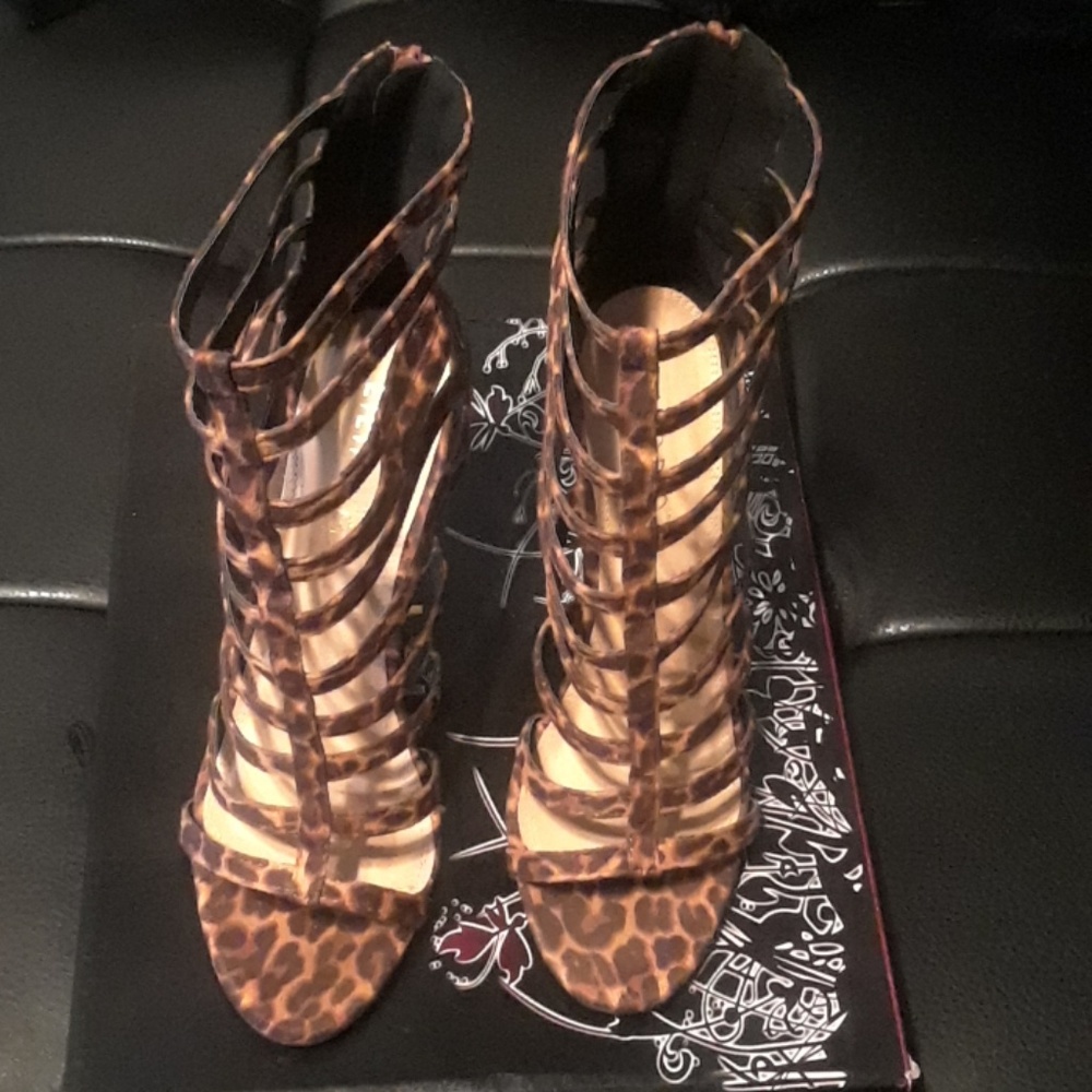 Shoes - Picture 4 of 4