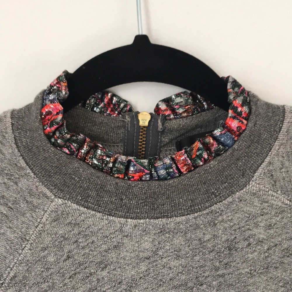 Grey sweater shirt with colorful collar