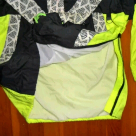Women's VTG Half Zip Neon Black Windbreaker - Picture 5 of 7