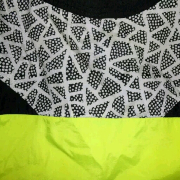 Women's VTG Half Zip Neon Black Windbreaker - Picture 7 of 7