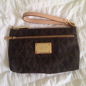 🚫SOLD🚫Michael Kors Large Jet Set Wristlet