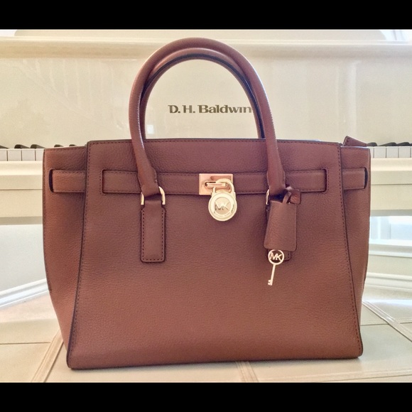 Michael Kors Handbags - NEW Michael Kors Hamilton Leather Traveler