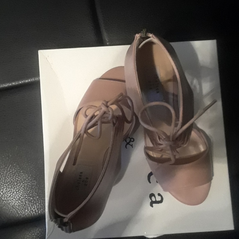 Shoes - Picture 4 of 6