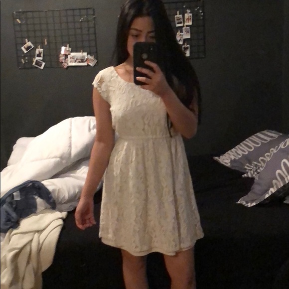 White lace dress - Picture 2 of 3