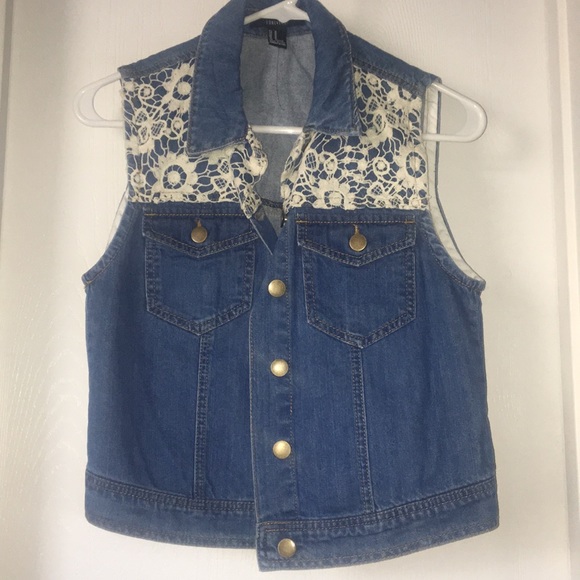 Cute denim vest with knitted pattern - Picture 1 of 4