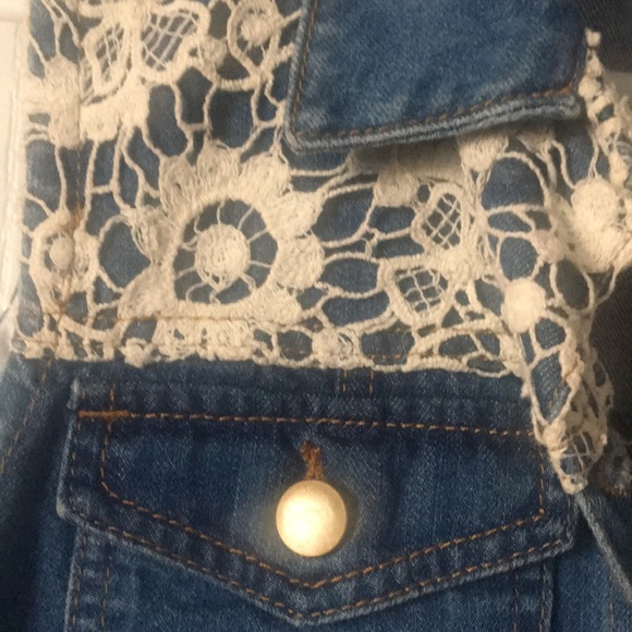 Cute denim vest with knitted pattern - Picture 3 of 4