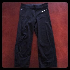 Nike Pro Dri-Fit capris leggings