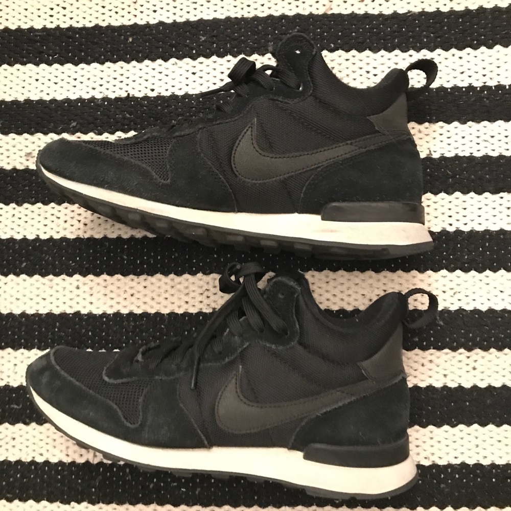Nike internationalist mid black sneakers