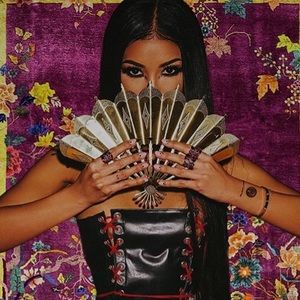 Meet your Posher, Troy