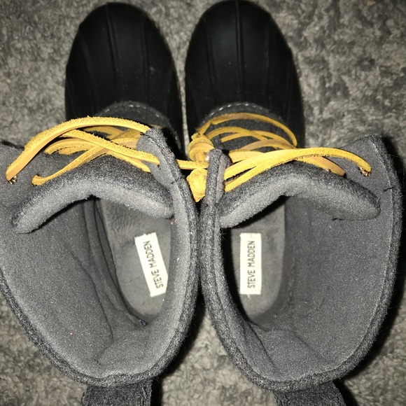 Steve Madden duck boots - Picture 3 of 4