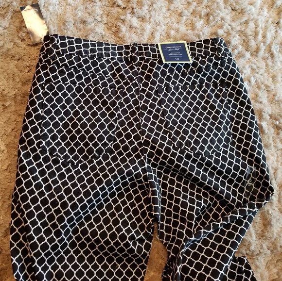 Sold - Picture 3 of 6