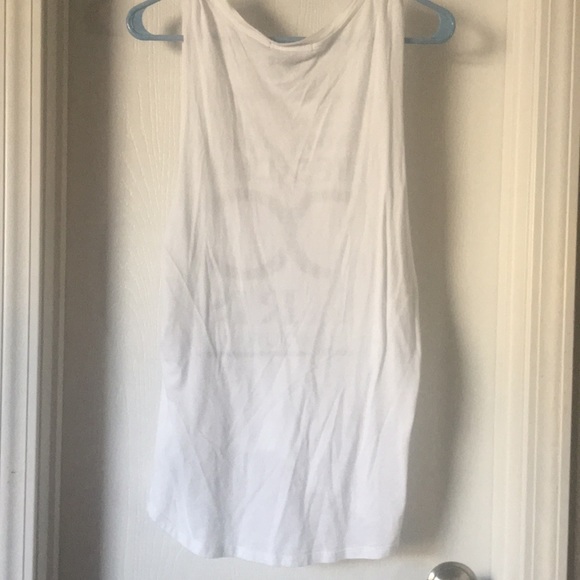 Cute brand name tank top - Picture 2 of 4