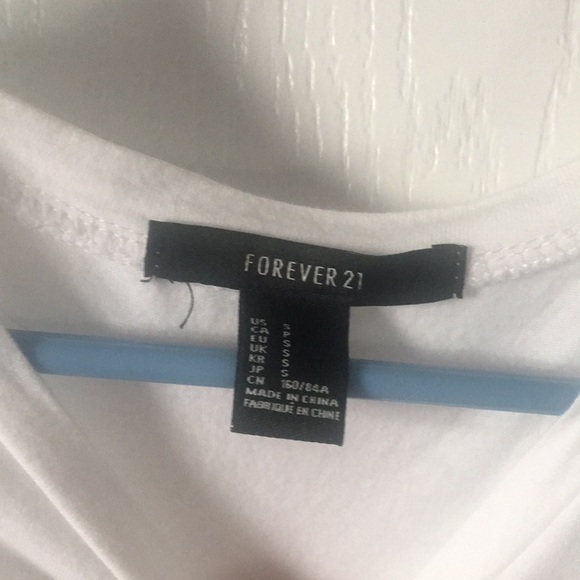 Cute brand name tank top - Picture 4 of 4