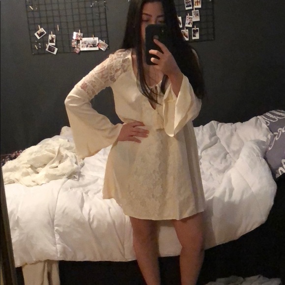 Cream lace angel dress - Picture 2 of 5