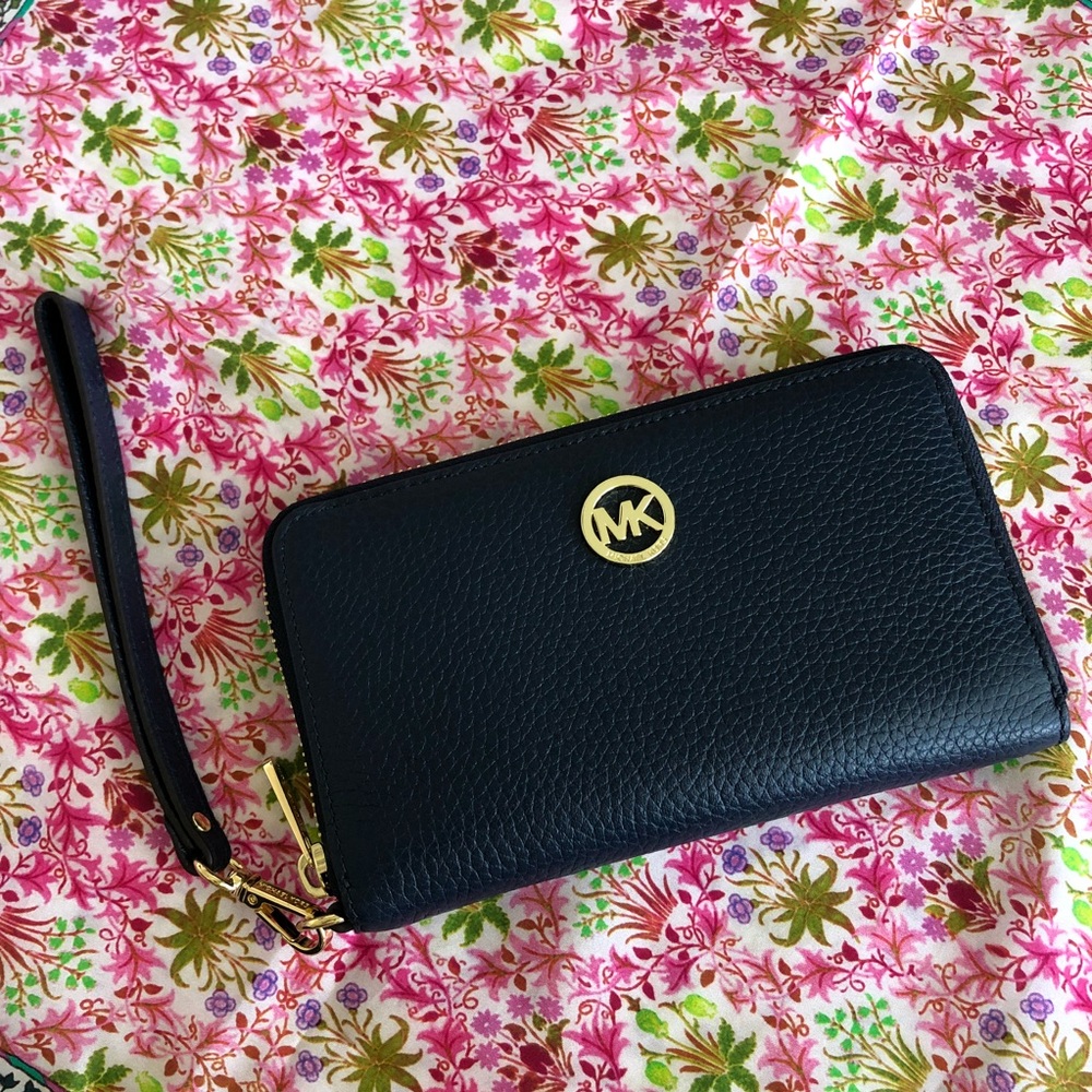 NWT Michael Kors Fulton Large Phone case Wristlet