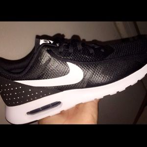 Black NIKE AIR MAXES"