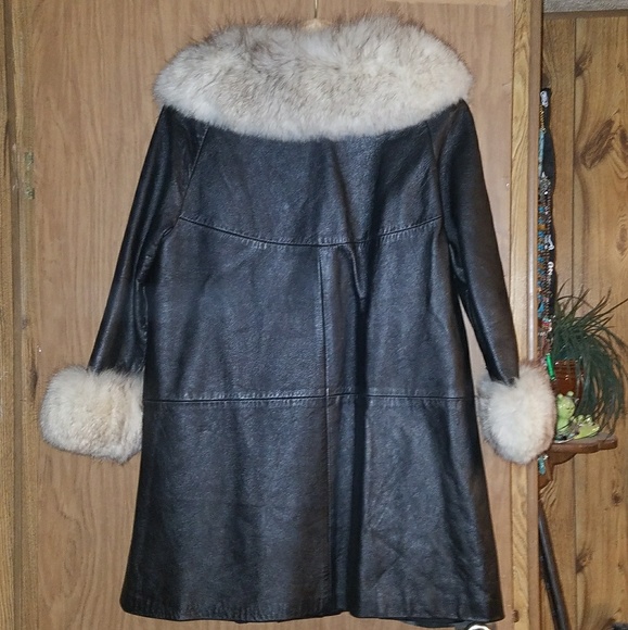 Leather coat with fur cuffs & collar - Picture 2 of 3