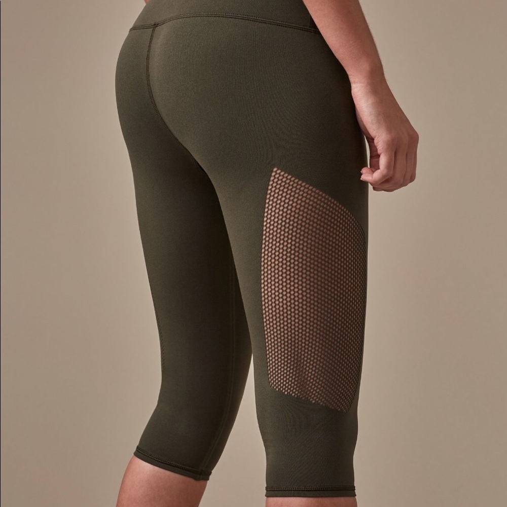 lululemon Reveal Crops - olive green - size 6