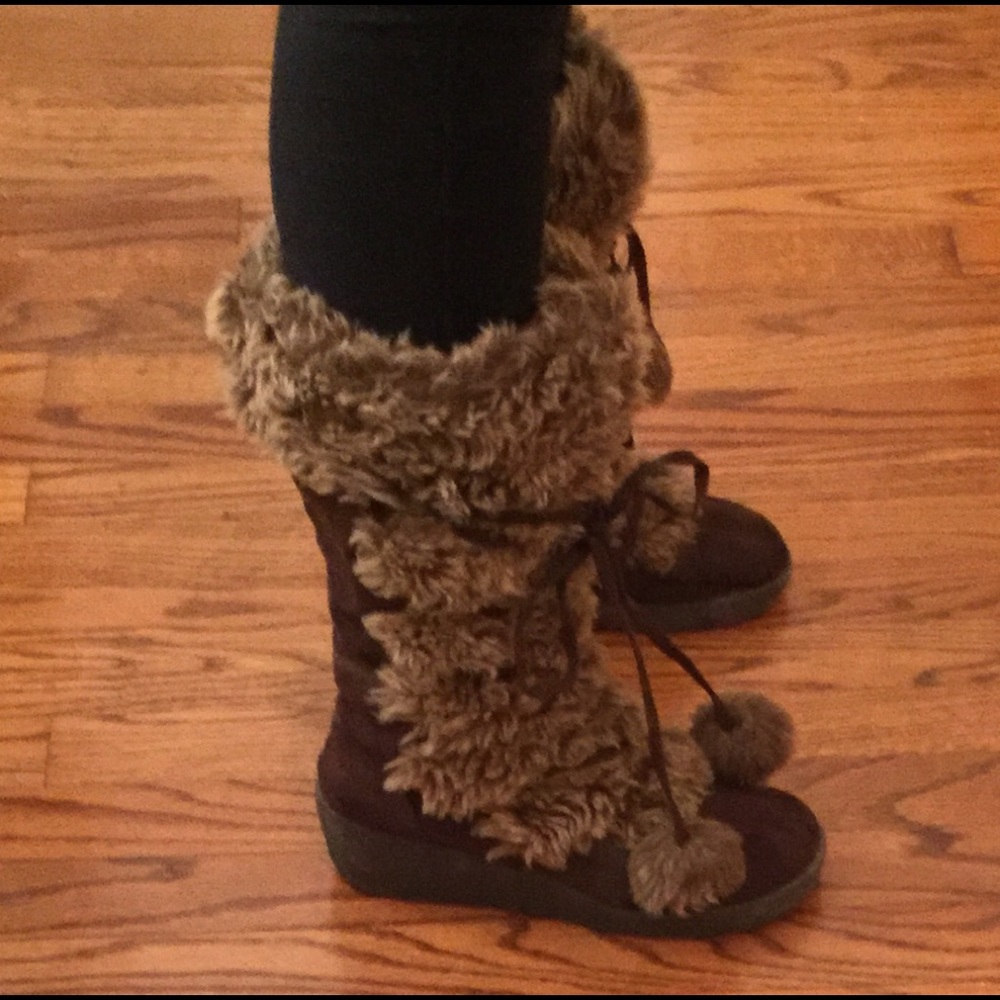 Great WARM Brown Tie Up Boots