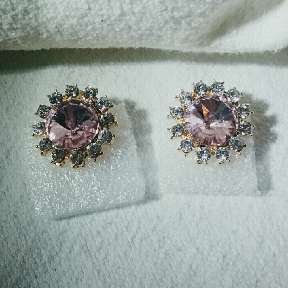Beautiful Pink 🎀 and clear Crystal clip Earrings