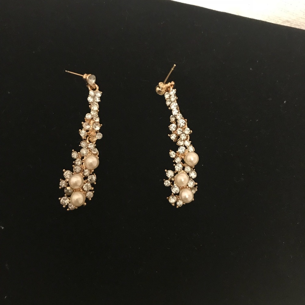 Pearl earrings