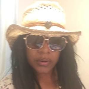 Meet your Posher, Yvette