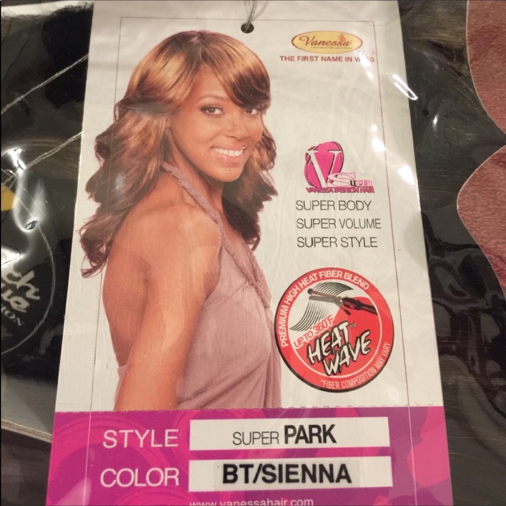 5⭐️RATED: NEW Ombré Layered Wig - Picture 6 of 8