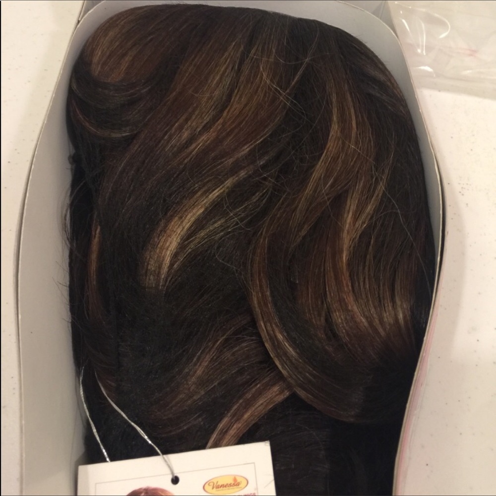 5⭐️RATED: NEW Ombré Layered Wig - Picture 8 of 8