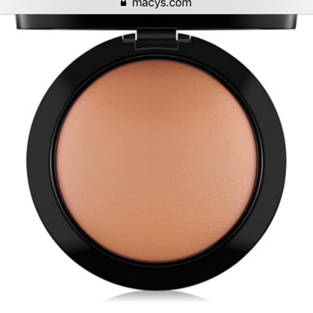 Mac mineralize skin finish in deep dark and dark