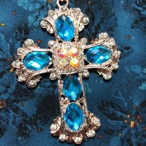 Pretty cross necklace