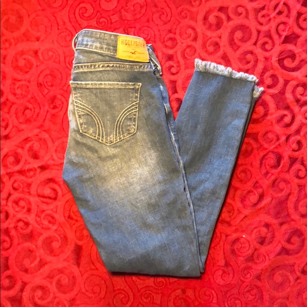 Hollister distressed cropped jeans 00