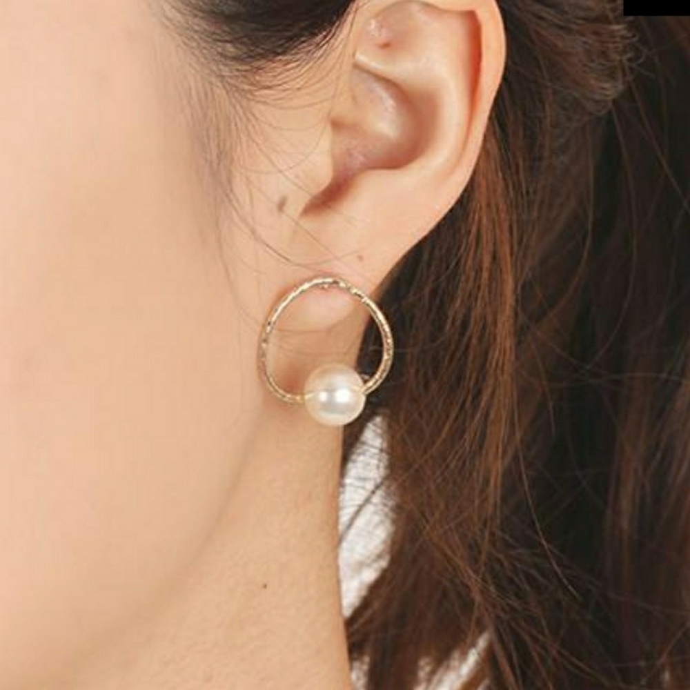 🆕 Pearl Silver Stud Earrings