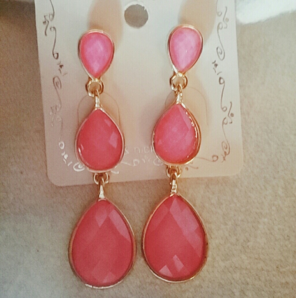 On Wednesdays we wear Pink🎀 Earrings that is...