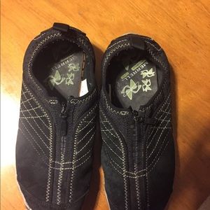 😍Merrell like new tennis shoes great condition