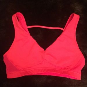 NWT VS SPORT BRA SIZE SMALL